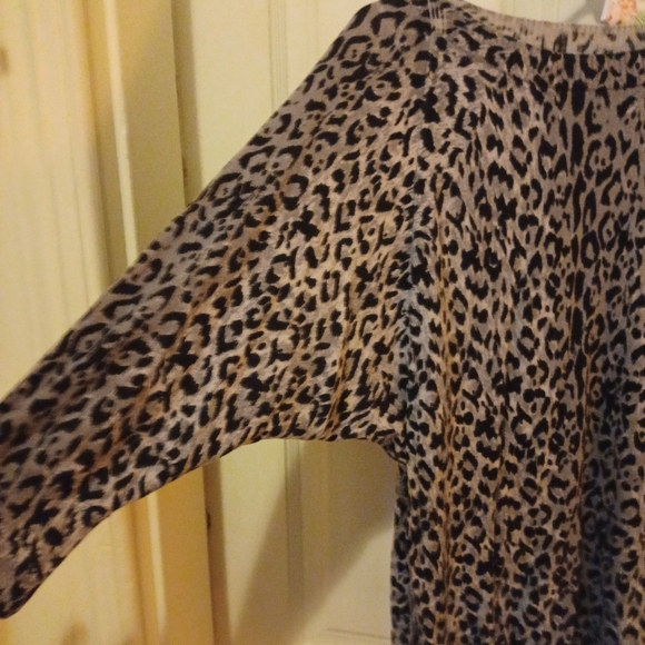 LIMITED L Leppard Top - Picture 4 of 7